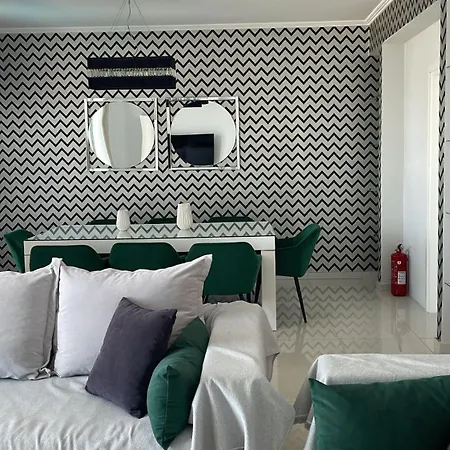 Gold Pearl Maggie Sea View Villa *